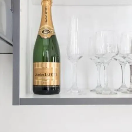 Le Petit Marche - New 2021 Fabuleux 2pax Wi-fi A/c Apartment